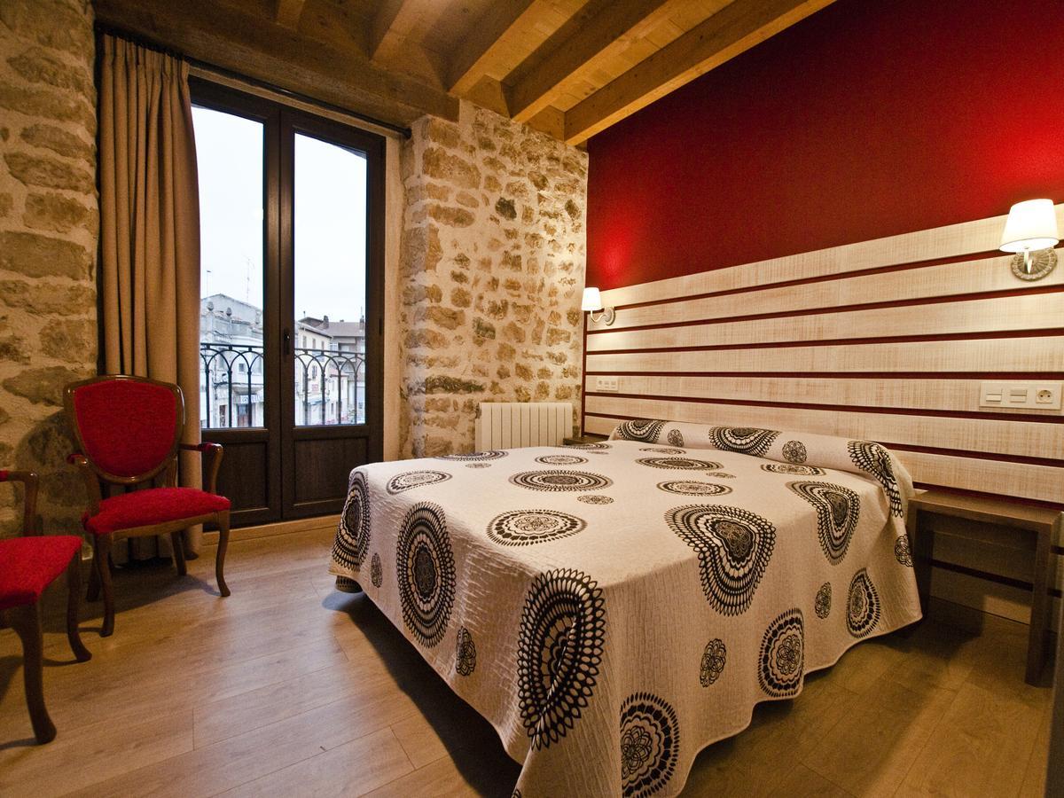 La Casa De Beli Hotel Tardajos ภายนอก รูปภาพ