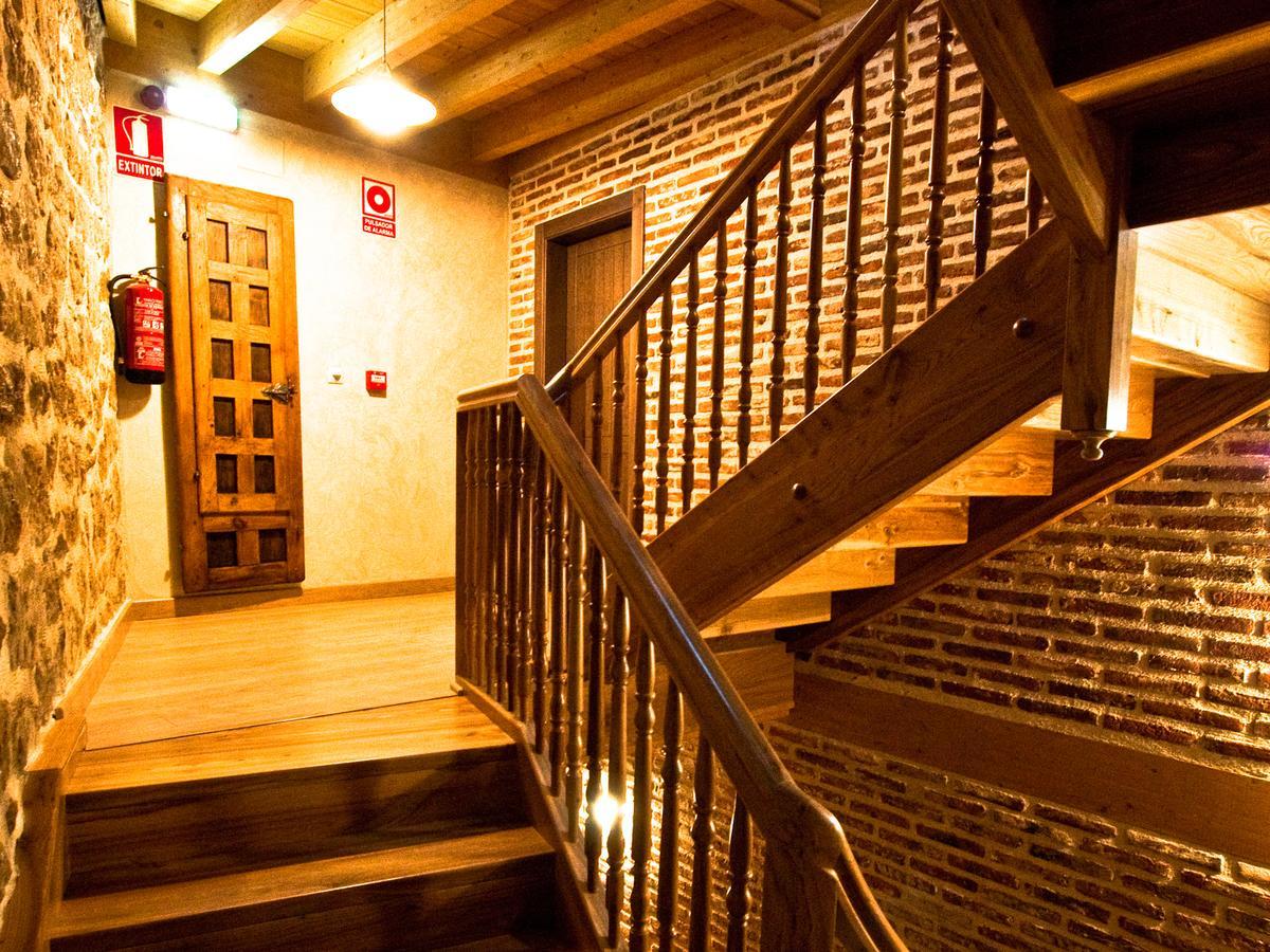 La Casa De Beli Hotel Tardajos ภายนอก รูปภาพ